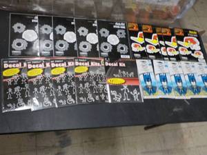 lot 108 image: Lot of 20 Auto Art...