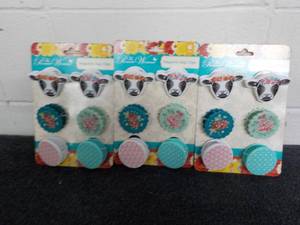 lot 177 image: 3 Sets The Pioneer Woman Magnetic C...