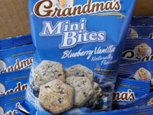 lot 191 image: Case of 80 - 1 oz Bags Grandmas Va...