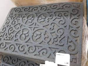 lot 223 image: 2 24x36 Traffic Master mats perfe...