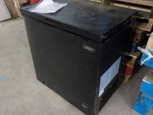 lot 226 image: Arctic King Chest Freezer side dama...