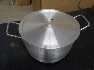 lot 265 image: aluminum pan and lid - needs handle...