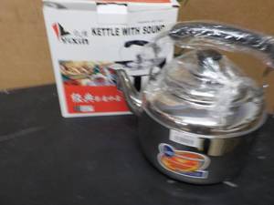 lot 316 image: Yixin-Jingpin kettle with sound...