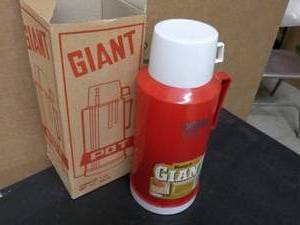 lot 319 image: Thermo Vogue giant vacuum flask...