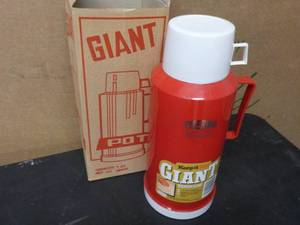 lot 322 image: Thermo Vogue giant vacuum flask...