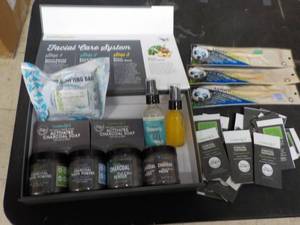 lot 325 image: Bemndful and InVitamin sample kit...