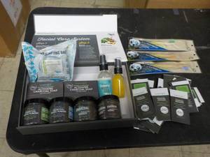 lot 326 image: Bemndful and InVitamin sample kit...