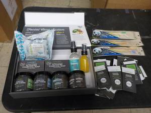 lot 328 image: Bemndful and InVitamin sample kit...