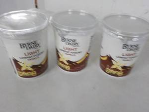 lot 369 image: 3 32 oz. tubs Byrne Dairy light low...