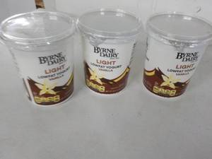 lot 370 image: 3 32 oz. tubs Byrne Dairy light low...
