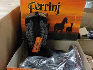 lot 403 image: Ferrini Italia boots size 10 12 D...