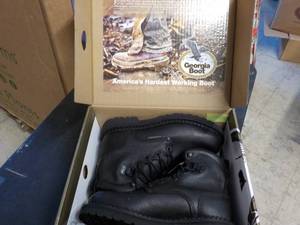 lot 404 image: Georgia boots size 7W...