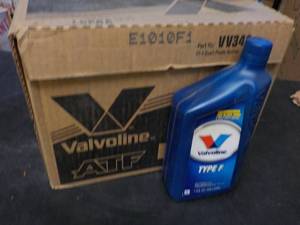 lot 438 image: Case of 12 Valvoline Type F automat...