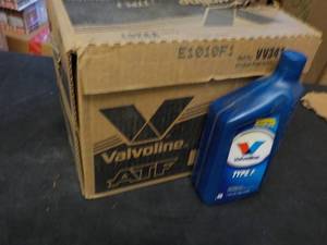 lot 440 image: Case of 12 Valvoline Type F automat...