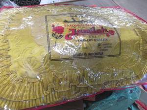 lot 269 image: set of 2 gold 32x24 Jamilah Embro...