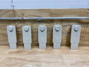 lot 39 image: FAHRENHEAT Lot of 5-  Non-Programmable Unit-Mounted Baseboard Thermostats