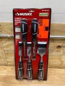 lot 42 image: HUSKY 5-piece Wood Chisel Set