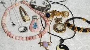 lot 32 image: Shimmering Mix of Costume Jewelry  16 pieces