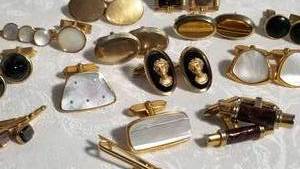 lot 61 image: Vintage Cufflink and Collar Bar Collection