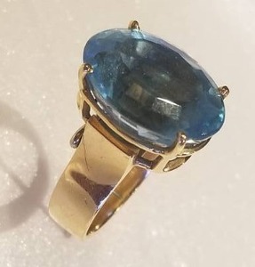 lot 6 image: Stunning 14k Yellow Gold Blue Topaz Cocktail Ring, size 8