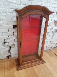 lot 80 image: Elegant Antique Glass Shelf Display Case