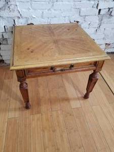 lot 77 image: Lovely Pine Side Table