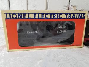 lot 99 image: Collection of Lionel Electric Train Cars and Accessories