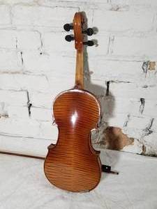 lot 23 image: Gorgeous Violin with Sivori Bow