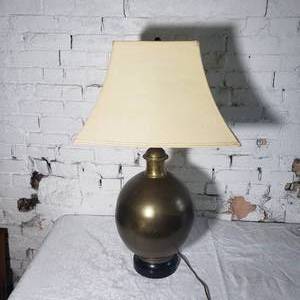 lot 86 image: Vintage Aged Brass Globe Lamp