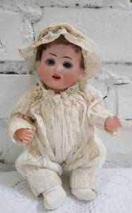 lot 88 image: Antique German Thuringia Bisque Doll