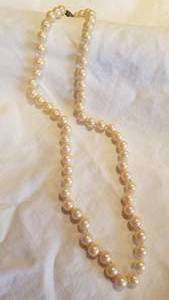 lot 112 image: Pearl Necklaces  Freshwater and Cultured Strands