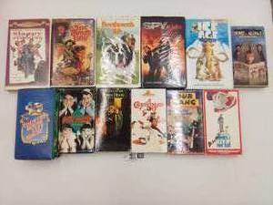 lot 193 image: VHS Kids Movie Bundle