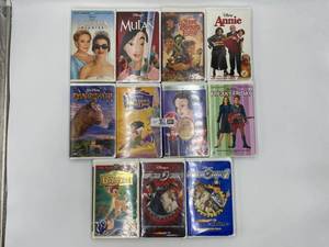 lot 301 image: VHS Kids Movie Bundle