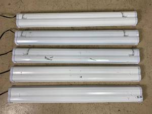 lot 443 image: Fluorescent Shop Light