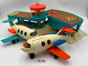 lot 308 image: Rare Vintage 1970s Fisher-Price Little People Airport and Airplane #183