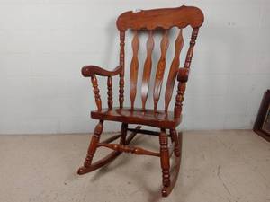 lot 422 image: Mama and Baby Wooden Rocking Chairs