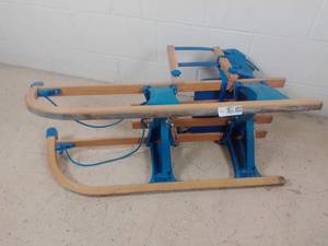 lot 389 image: Hamax Toddler Sled For Ages 3 and Up (Valued $100)