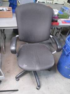 lot 12 image: Very nice High Back rolling office ...