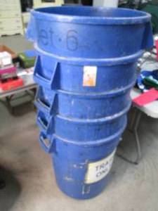 lot 13 image: Lot of 5-32 gallon rubbermaid trash...