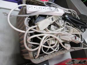 lot 14 image: Large lot of power strips in parts ...