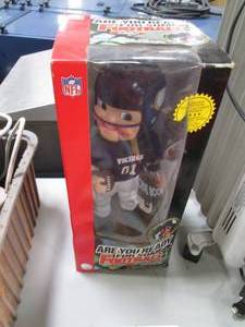 lot 16 image: NFL Limited Edition Collectors Ser...