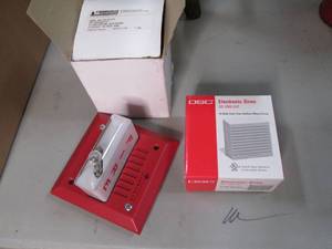 lot 28 image: DSC Electronic Siren and Red Flush ...