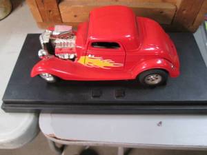 lot 31 image: Ertl Collectible Ford Roadster Hot ...