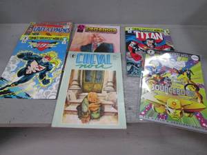 lot 35 image: Lot of Vintage Dark Horse Comic Boo...
