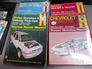 lot 39 image: Lot of Vintage Vehicle Owners Manua...