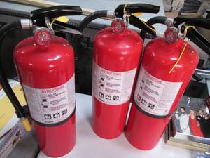 lot 42 image: Lot of 3 fire extinguishers...