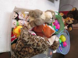 lot 67 image: Plastic Easter Pails with separatea...