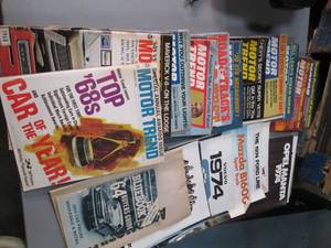 lot 71 image: Large Collectible Lot of Vintage Mo...