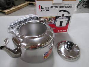 lot 251 image: New tea pot with whistle