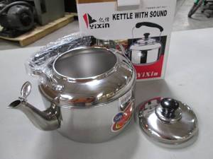 lot 253 image: New tea pot with whistle